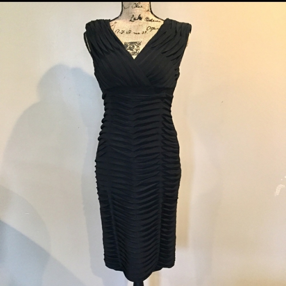 Adrianna Papell V neck tiered dress
